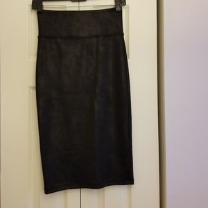Sexy leather-look bebe midi skirt